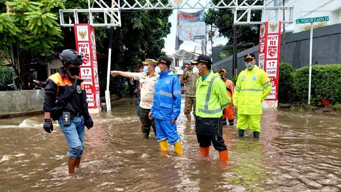 Pengalihan lalu lintas akibat banjir di wilayah DKI Jakarta