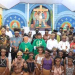 Gubernur Papsel, Apolo Safanpo bersama umat gereja