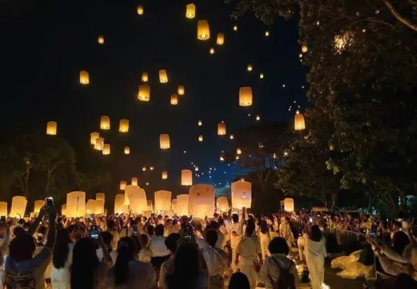 Suasana pelepasan lampion Waisak Nasional 2026 di Candi Borobudur, Magelang, Jawa Tengah pada Minggu (31/5/2026). (Sumber : KOMPAS.com/Inten Esti Pratiwi)