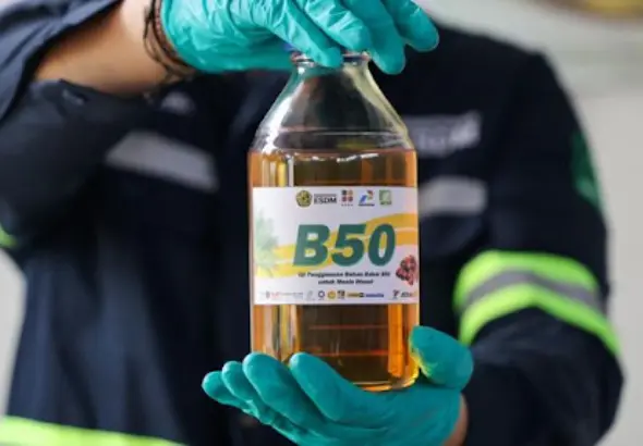 Bahan bakar diesel yang baru diluncurkan yaitu B50 (Foto: REUTERS/Ajeng Dinar)
