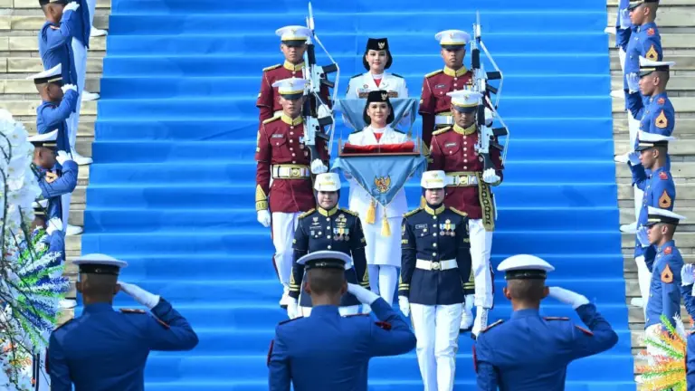 Prosesi kirab budaya dari kawasan Monumen Nasional (Monas) menuju Istana Merdeka menjadi pembuka rangkaian peringatan hari bersejarah bangsa Indonesia pada Senin, 17 Agustus 2026. Foto: BPMI Setpres/Kris