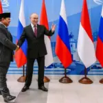 Presiden Prabowo Subianto (kiri) berjabat tangan dengan Presiden Rusia Vladimir Putin (kanan) sebelum melakukan pertemuan di sela-sela Forum Ekonomi Timur (Eastern Economic Forum/EEF) ke-11 di Vladivostok, Rusia, Kamis (3/9/2026). Foto: ANTARA FOTO/HO/Setpres-Muchlis
